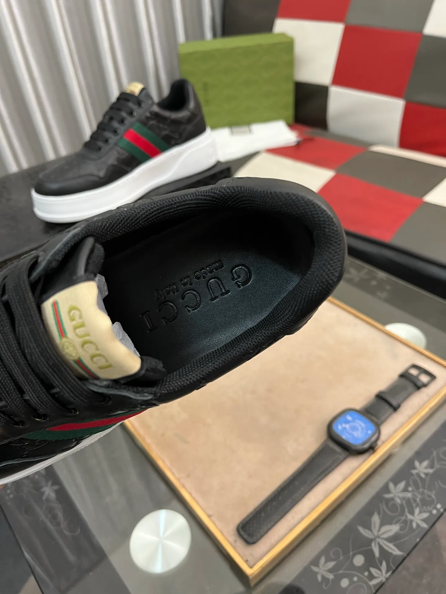 Men's shoes💰420⌚️⌚️[GUCCI] Gucci men's casual shoes are absolutely popular🔥The ultimate matching item for trendy men! The charm of super texture is unstoppable. This is the main recommendation. The upper is made of high-quality cowhide, with pig lining feet and wear-resistant rubber sole. It is noble and elegant! Extremely comfortable🎁🎁You can be as handsome as you want💪 Size 38-44! 2️⃣colors available